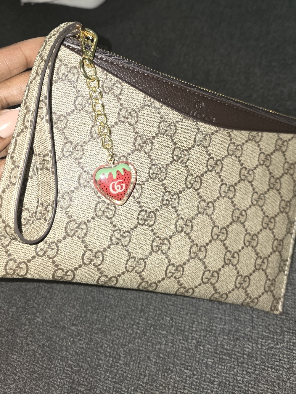 Super Signture Gray/Beige Canvas Wristlet Clutch W/bubbleBee Berry KeyChain Comb - Picture 2 of 6